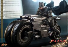 The Flash Movie Masterpiece Akční Figurka wih Vehicle 1/6 Batman & Batcycle Set 30 cm Hot Toys