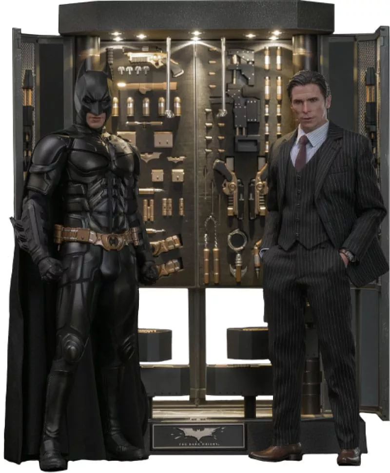 The Dark Knight Movie Masterpiece Akční Figurky & Diorama 1/6 Batman Armory a Bruce Wayne (2.0) 30 cm Hot Toys