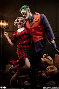 DC Comics Mythos Soška 1/5 The Joker and Harley Quinn: Lawless Love 41 cm Sideshow Collectibles