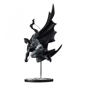 DC Direct Batman Black & White Soška 1/10 Batman by Inhyuk Lee 25 cm