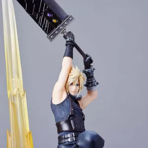 Final Fantasy VII Rebirth PVC Figurka Cloud Strife 30 cm Square-Enix