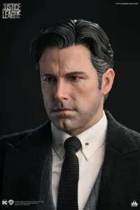 Justice League Soška 1/4 Bruce Wayne (Ben Affleck) 51 cm Queen Studios